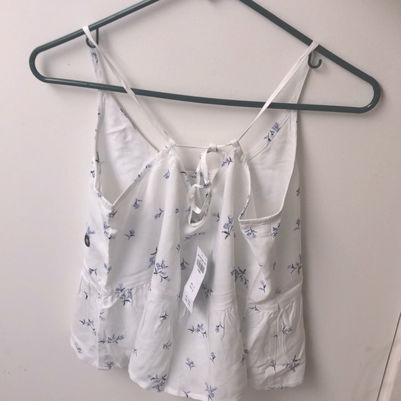 NWT HOLLISTER Tank White Floral Ruffle-Hem 💕🦕 - Picture 3 of 4